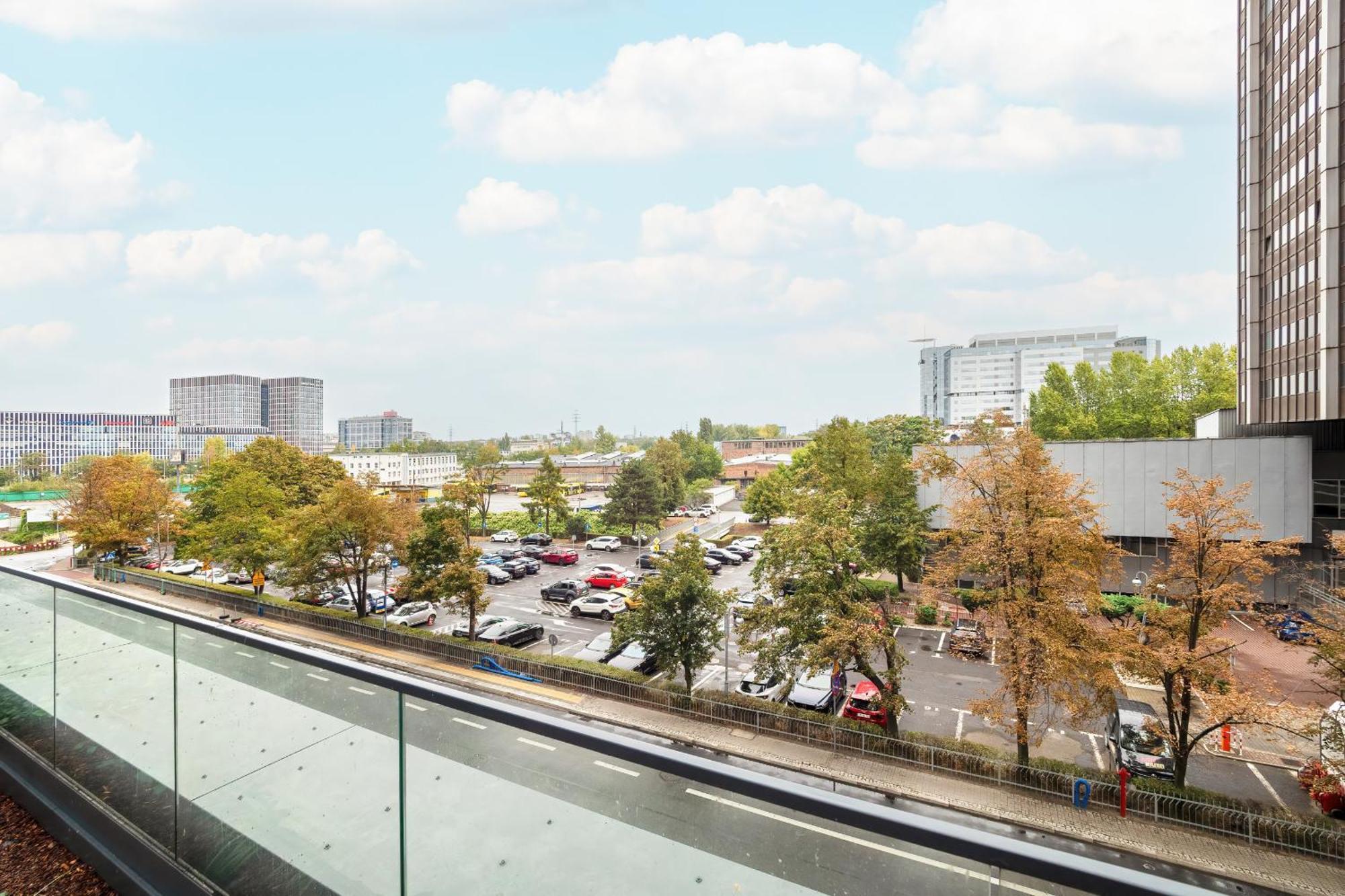 With Parking & Balkony, Zabrska Global Office Park By Renters Katowice
