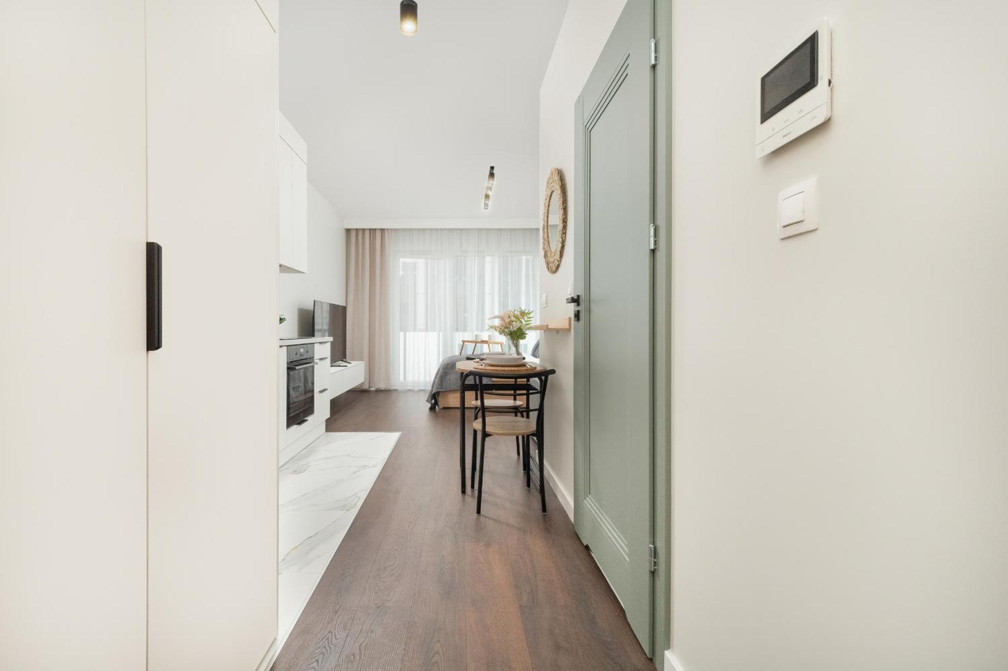 Apartment With Parking & Balkony, Zabrska Global Office Park By Renters Katowice