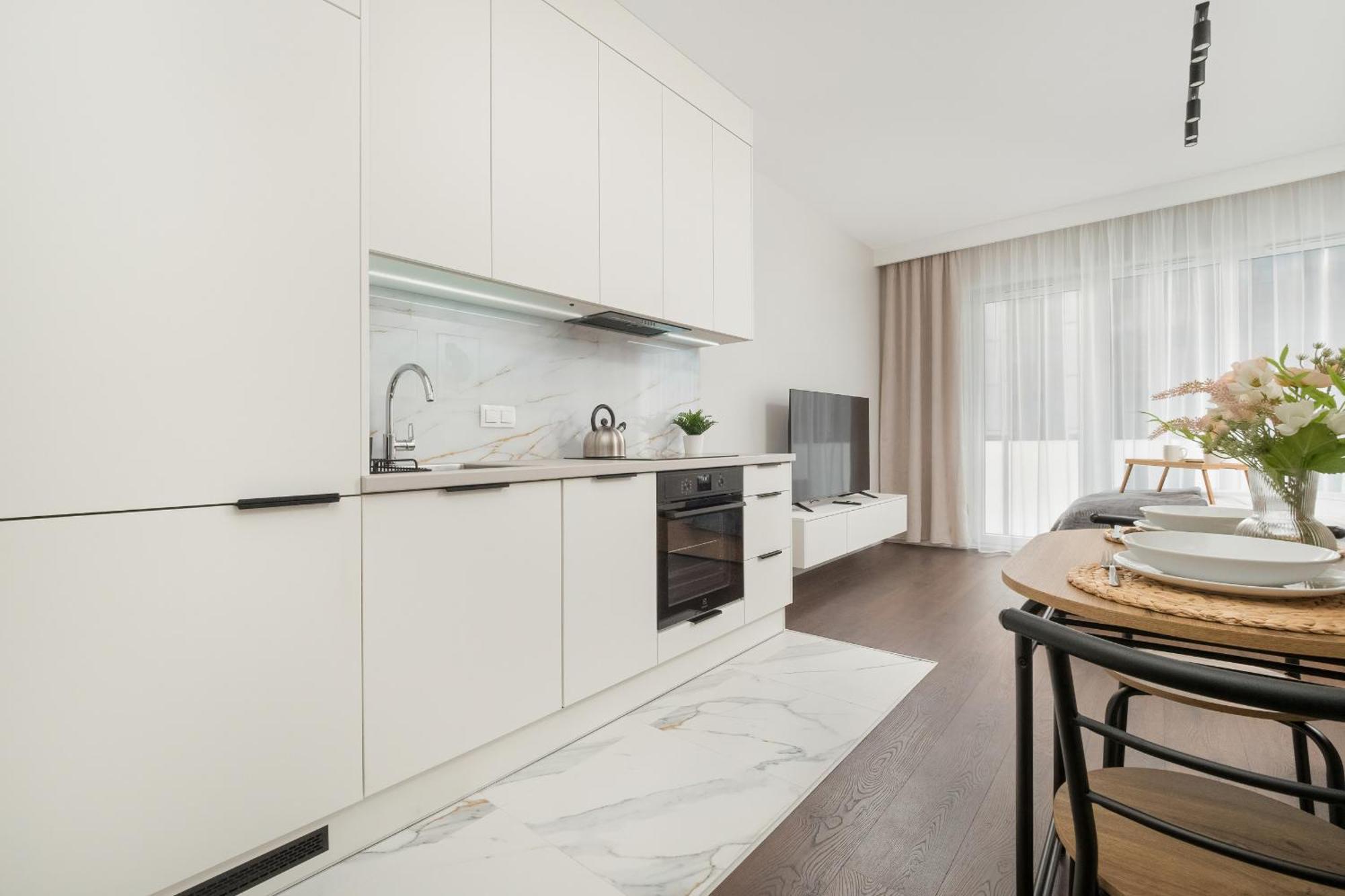 With Parking & Balkony, Zabrska Global Office Park By Renters Apartment Katowice