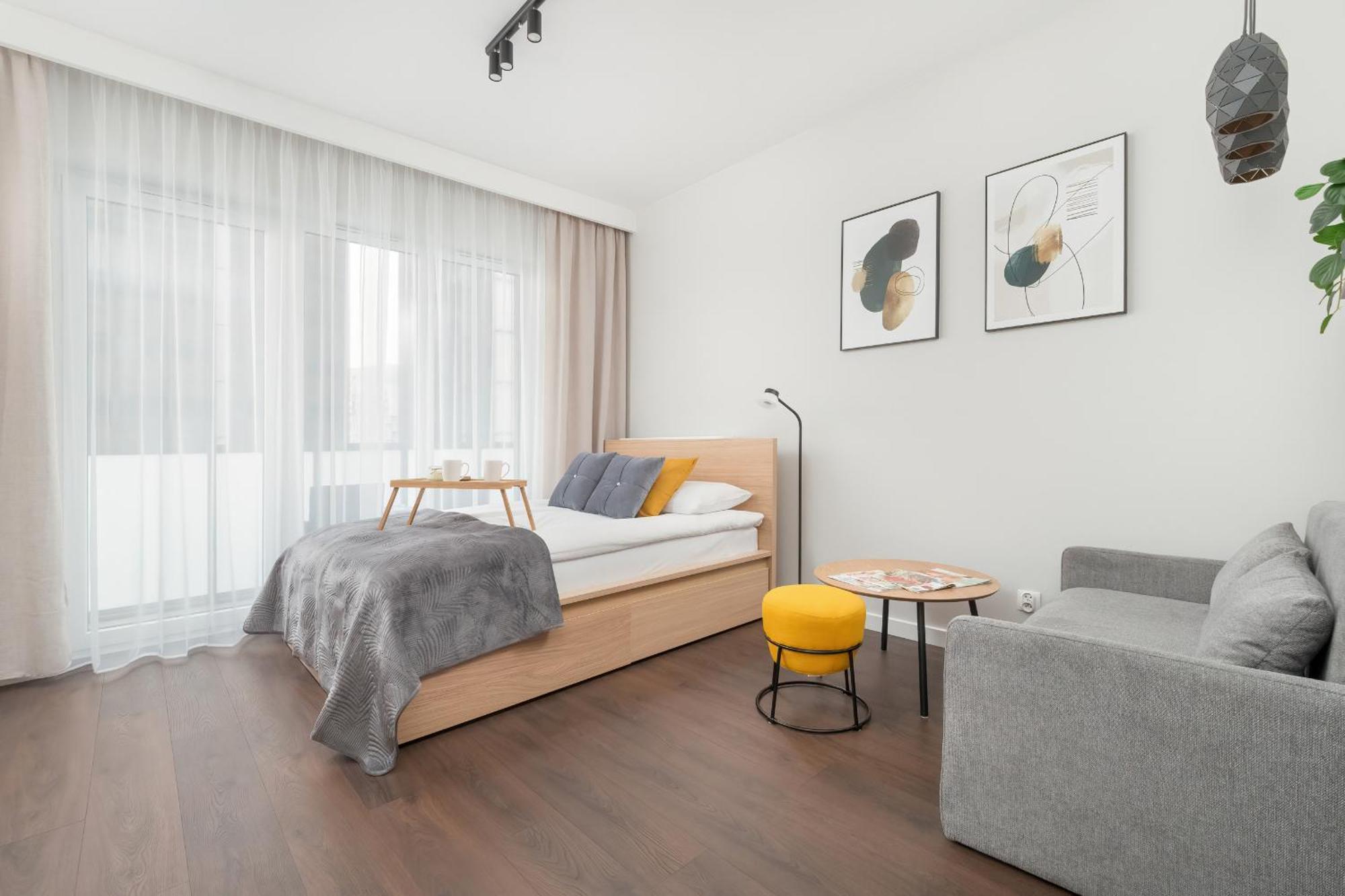 With Parking & Balkony, Zabrska Global Office Park By Renters Apartment Katowice