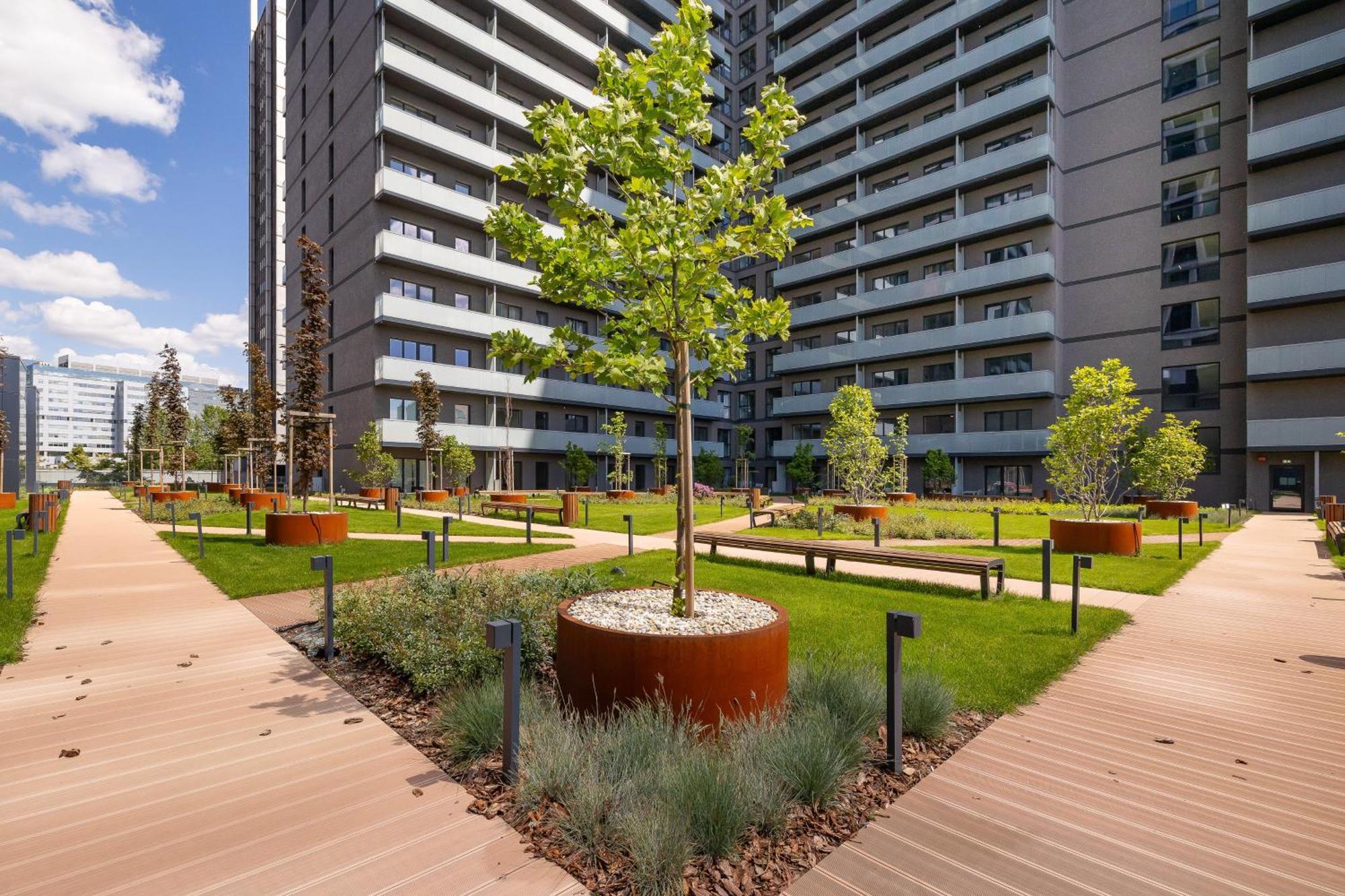 Apartment Air-conditioned With Parking And Balcony, Zabrska Global Office Park By Renters